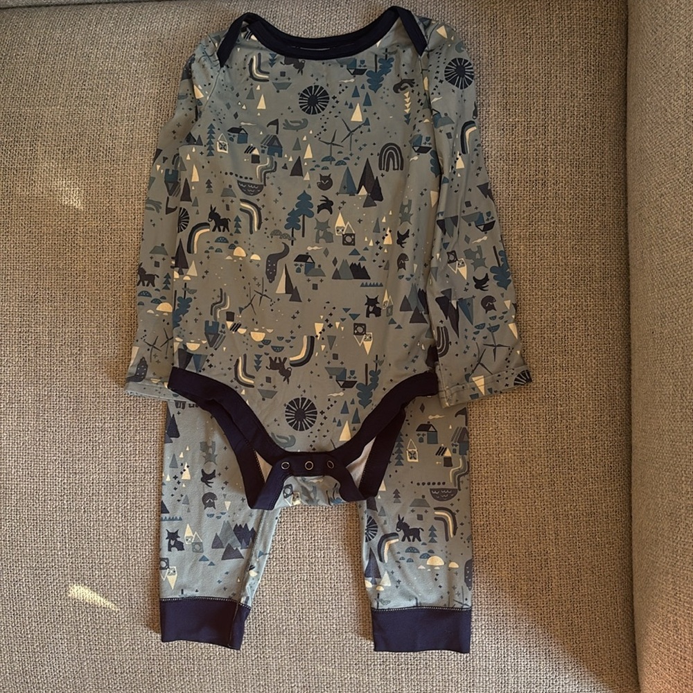 Capilene bodysuit + pants